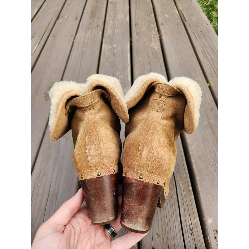 UGG Lynnea Clog Boots Chestnut Suede Shearling Studded Wood Heel Size 9‎